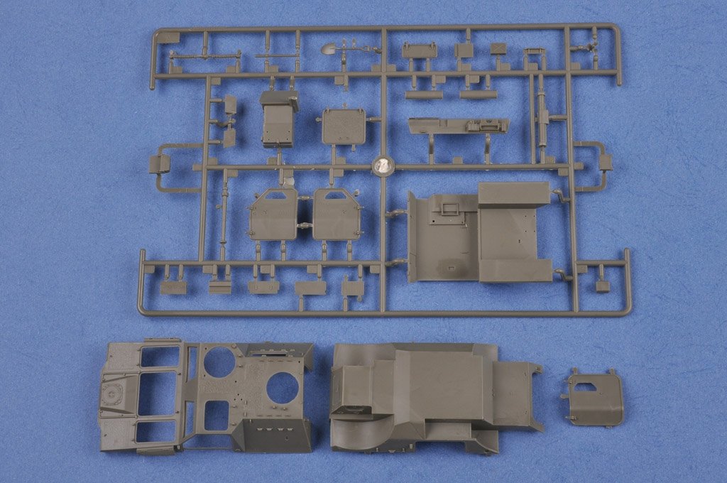 Hobby Boss 83877 French VBL MILAN 1/35 – image 4