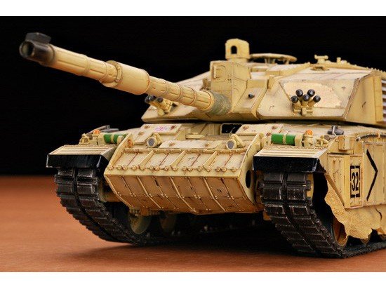 Trumpeter 00323 British Challenger 2 MBT (OP. Telic) Iraq 2003 1/35 – imagen 8