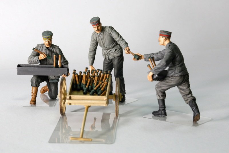 Copper State Models F32-006 German aerodrome personnel ordnance team with cart 1/32 – Bild 4