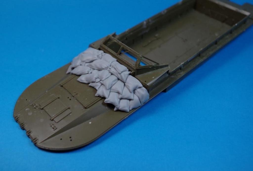 Panzer Art RE35-243 Sand armor for “DUKW” 1/35 – image 3