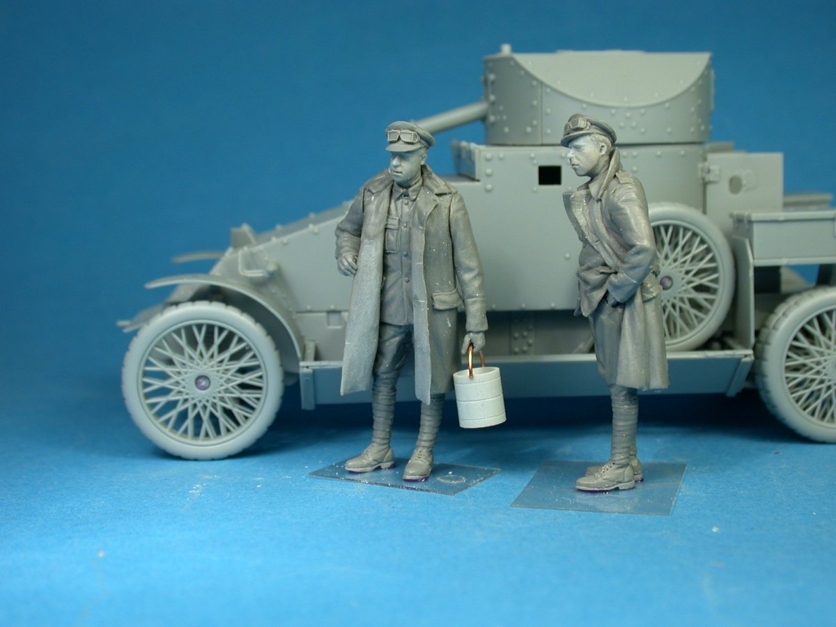 Copper State Models F35-007 British RNAS Armoured Car Division Crewman with a bucket 1/35 – immagine 2