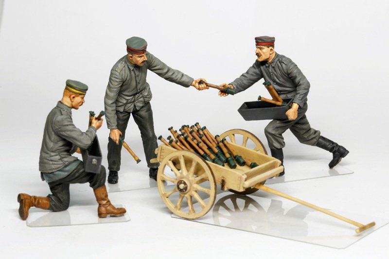 Copper State Models F32-006 German aerodrome personnel ordnance team with cart 1/32 – Bild 3