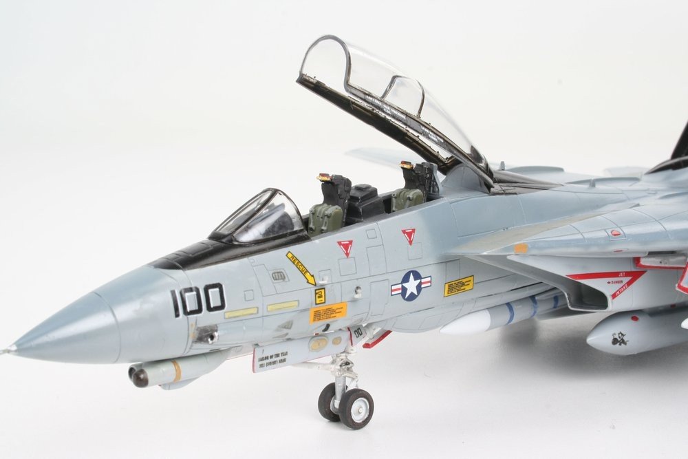 Revell 04195 F-14D Super Tomcat Last Flight 1/72 – immagine 3