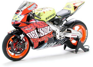 Tamiya 14097 Repsol Honda RC 211V 03 1/12 – Bild 3