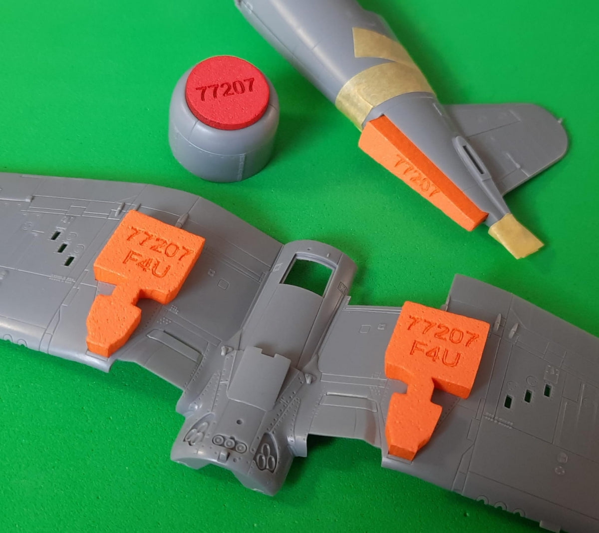 Omask 77207 F4U Corsair wheel bay plugs (for Tamiya) 1/72 – Bild 2