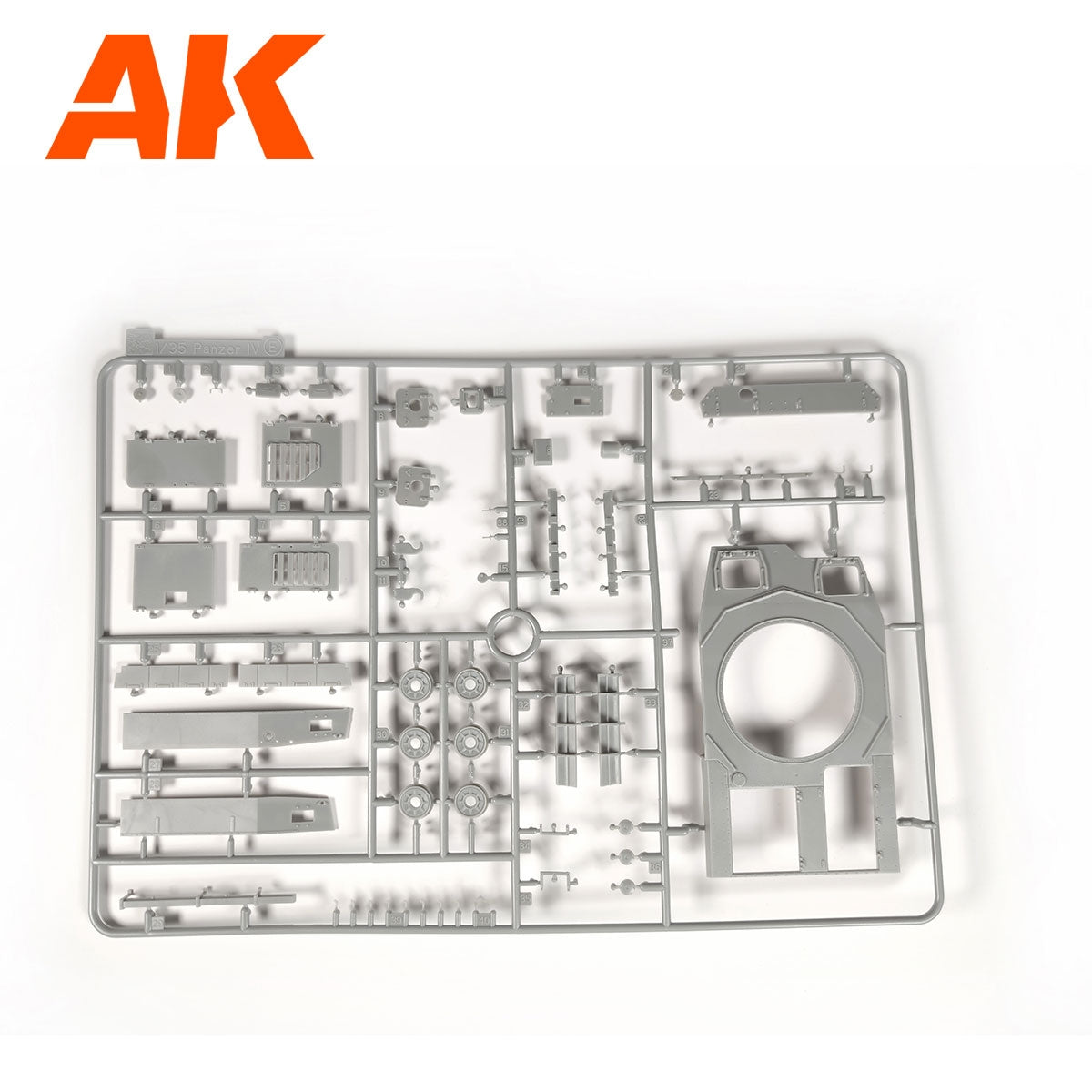 AK Interactive AK35504-B PZ.KPFW.IV AUSF.D AFRIKA KORPS + 5 FIGURINES ÉQUIPAGE DE CHARS ALLEMAND AFRIKA KORPS 1/35 – image 10