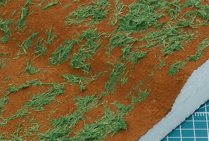 Tamiya 87111 Diorama Texture Paint (Grass Effect, Green) – image 3