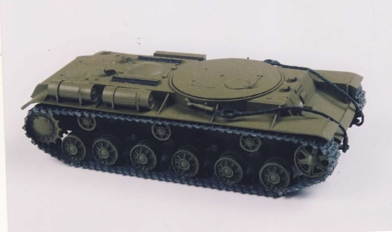PST 72038 Armored Tow Tractor KV-T 1/72 – image 2