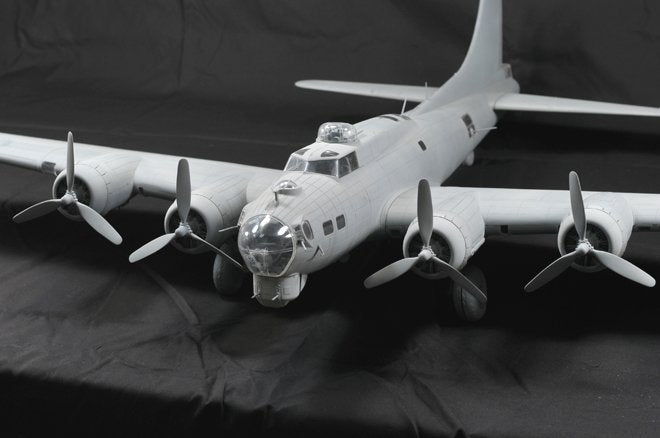 HK Models 01E04 B-17 Flying Fortress F and G 1/32 – immagine 7