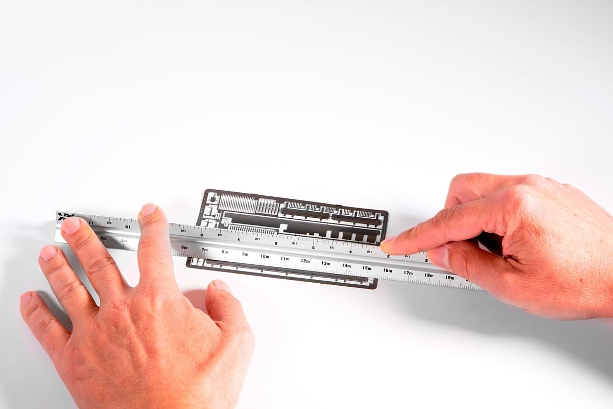 AK Interactive AK9049 METALLIC MULTI SCALE TRIANGULAR RULER – imagen 2