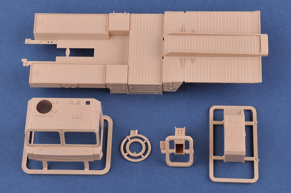 Hobby Boss 85517 Russian BAZ-64022 with 5P85TE2 TEL S-400 1/35 – immagine 11