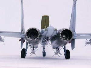 Trumpeter 02224 Soviet Sukhoi Su-27 Flanker B 1/32 – image 8