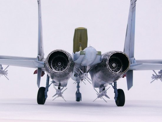 Trumpeter 02224 Soviet Sukhoi Su-27 Flanker B 1/32 – image 8