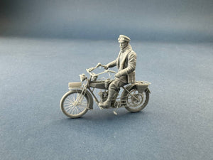 Copper State Models F35-056 German dispatch rider Standing with a motorcycle ( Motorcycle not included) 1/35 – immagine 3