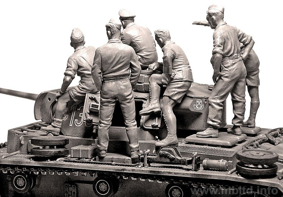 Master Box 3561 Rommel and German Tank Crew (DAK, 1941-1943) 1/35 – imagen 8