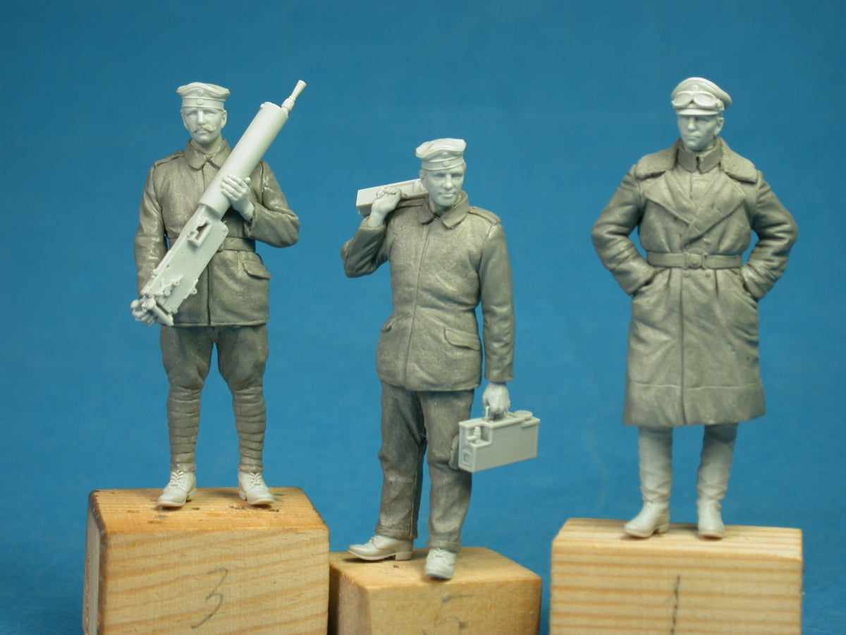 Copper State Models F35-040 German armoured car crewman with ammunition 1/35 – Bild 2