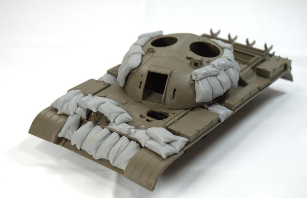 Panzer Art RE35-309 T-55 avec blindage de sacs de sable 1/35