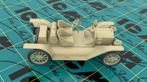 ICM 24026 Model T 1913 Speedster with American Sport Car Drivers 1/24 – zdjęcie 2