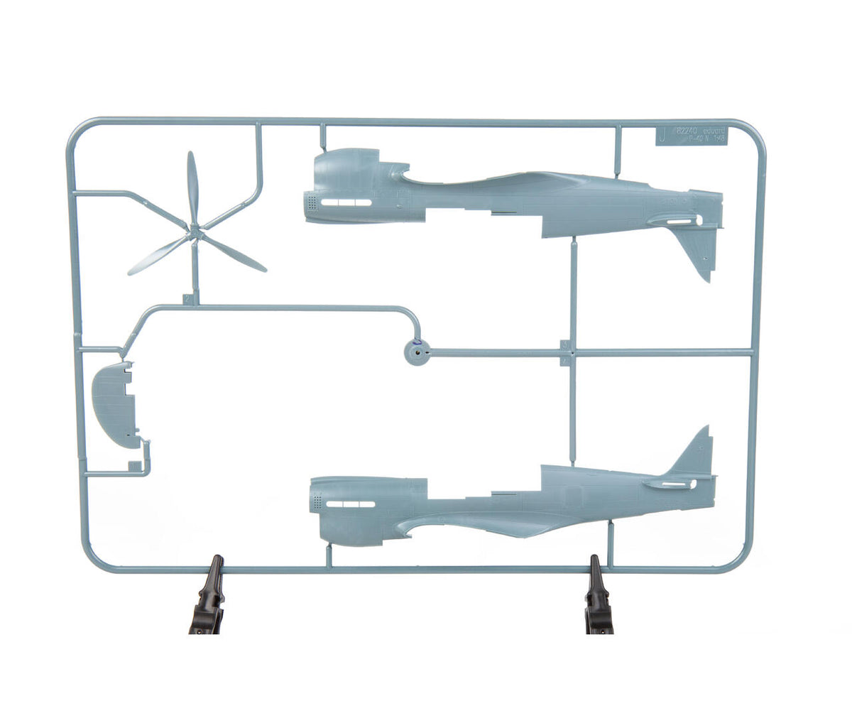 Eduard 11200 Sharks and Stallions DUAL COMBO P-40 N and P-51 B/C 1/48 – Bild 14
