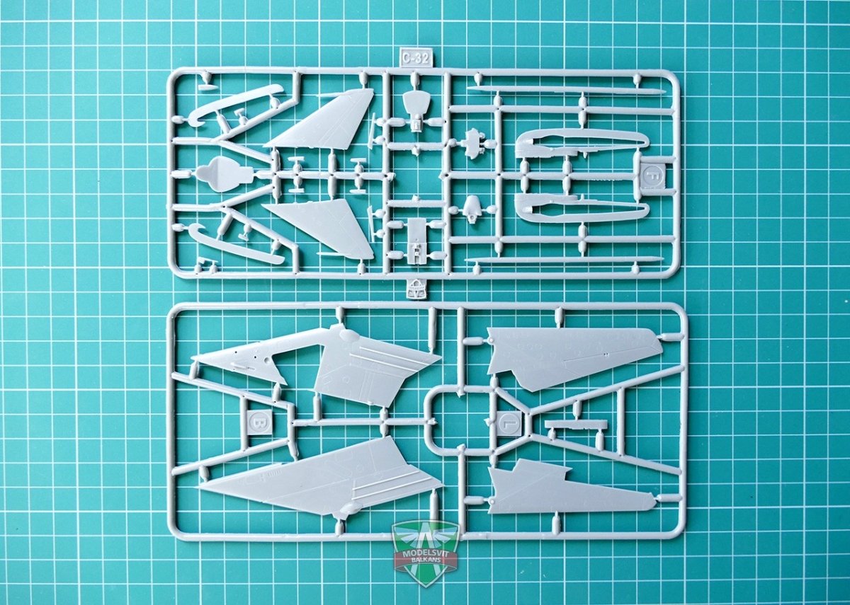 Modelsvit 72018 Sukhoi Su-17 Serial 1/72 – imagen 6