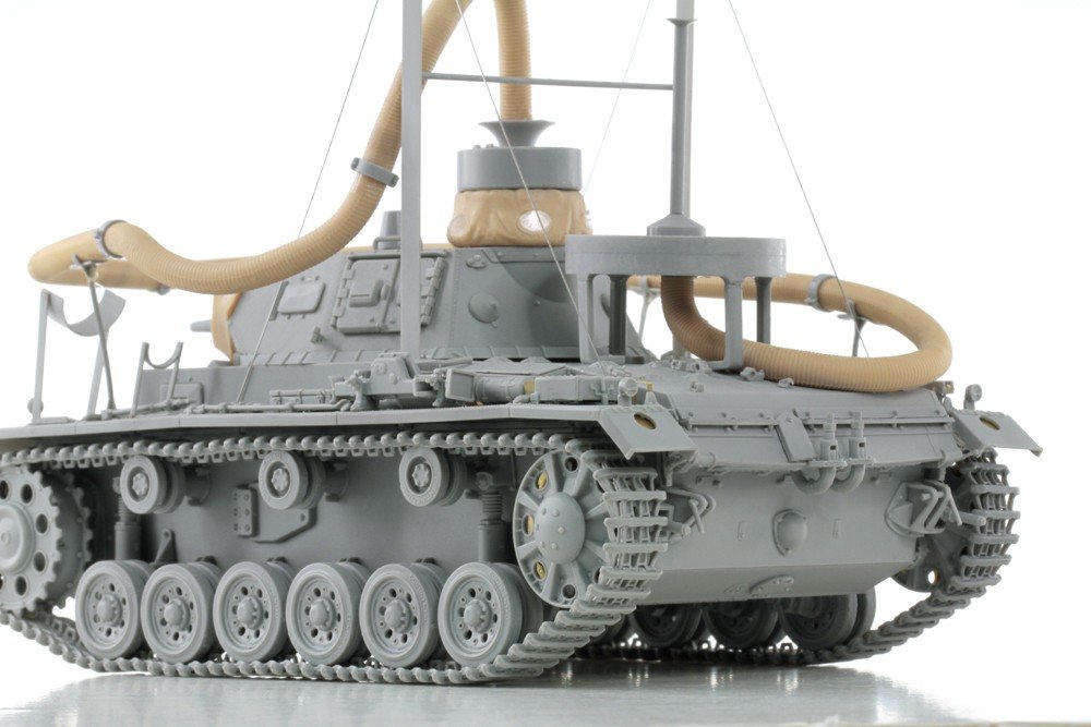 Cyber Hobby 6717 Pz. Kpfw. 111(3.7cm)(T) Ausf. F, Operation Seelowe 1/35 – immagine 8