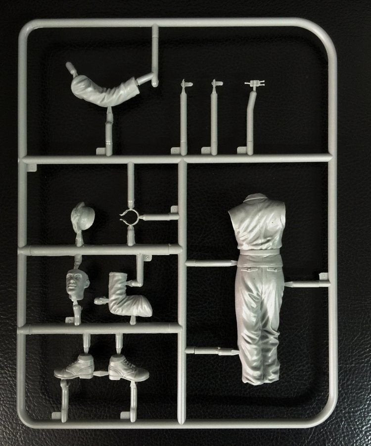 Classy Hobby MC16004 1/16 W.W.II German Panzer Crew (Driver) – Bild 2