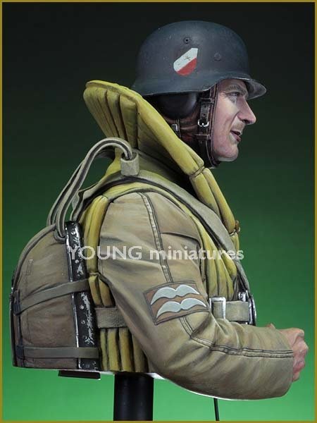 Young Miniatures YM1833 Luftwaffe Bomber Crewman, 1940 1/10 – immagine 4