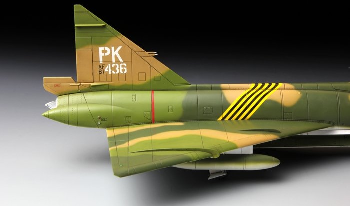 Meng Model DS-005 F-102A Delta Dagger (Case XX Wing) 1/72 – imagen 5