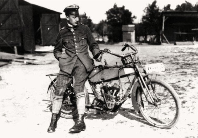 Copper State Models F35-055 Werner Voss posing with a motorcycle ( Motorcycle not included) 1/35 – zdjęcie 3