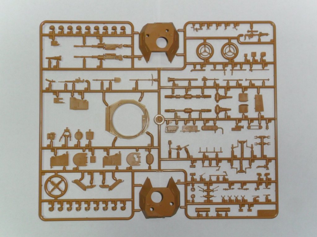 ICM 35382 P 204 (f) with German Armoured Vehicle Crew 1/35 – Bild 2