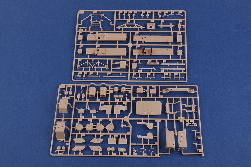 Hobby Boss 85511 Russian KrAZ-260B Tractor with 5P85TE TEL S-300PMU 1/35 – zdjęcie 5