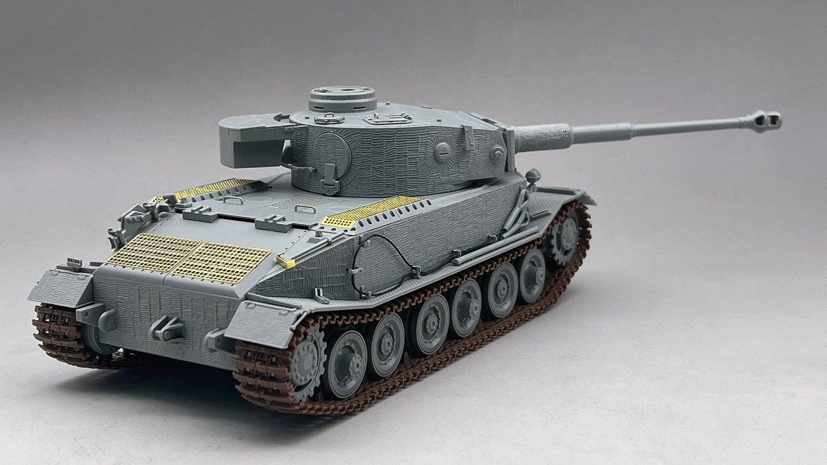 Amusing Hobby 35A059 Panzerbefehlswagen Tiger (P) 003 w/Zimmerit in May 1944 1/35 – Bild 4