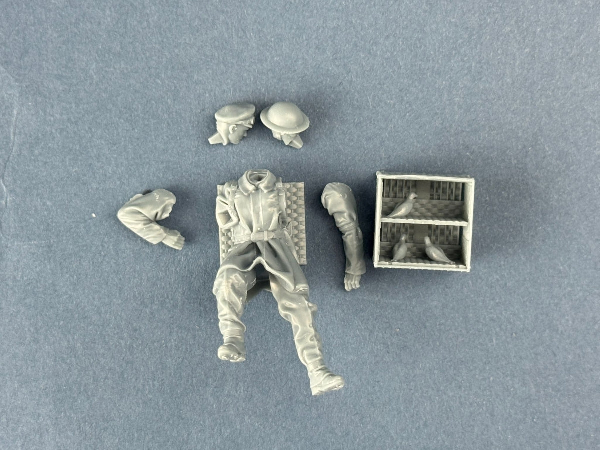Copper State Models F32-063 British Dispatch Rider with a basket of pigeons (Motorcycle not included) 1/32 – image 3