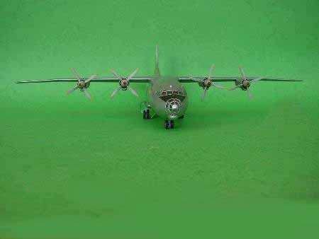Trumpeter 04001 AntonovAn-12BK Cub 1/100 – image 4