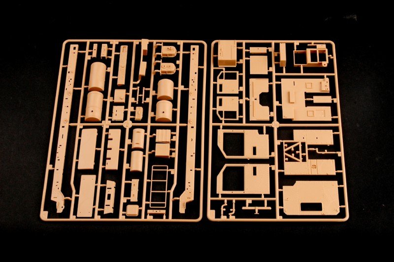 Hobby Boss 85502 M1070 Truck Tractor and M1000 HET Semi-trailer 1/35 – Bild 9