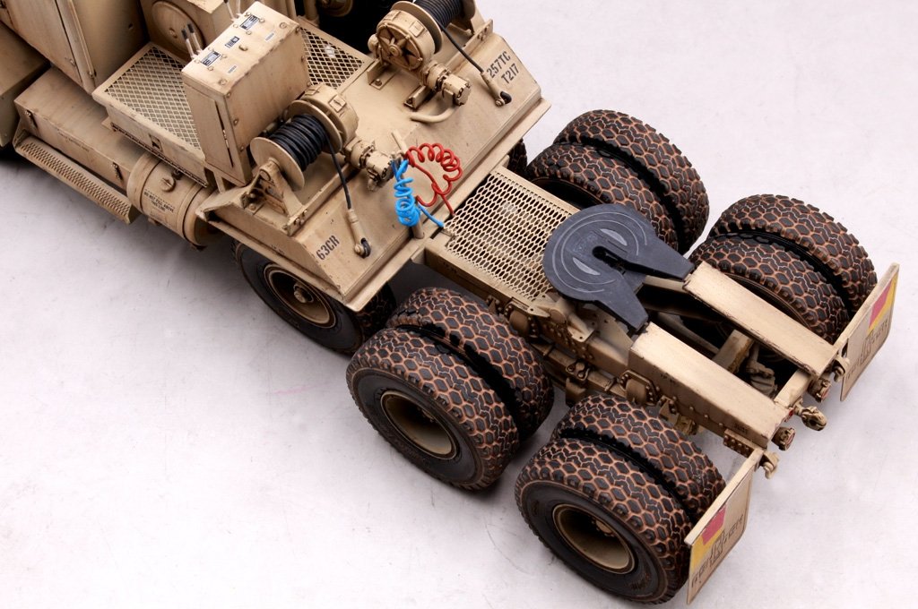 Hobby Boss 85519 M911 C-HET avec semi-remorque pour engins lourds m747 (1/35)  – image 11