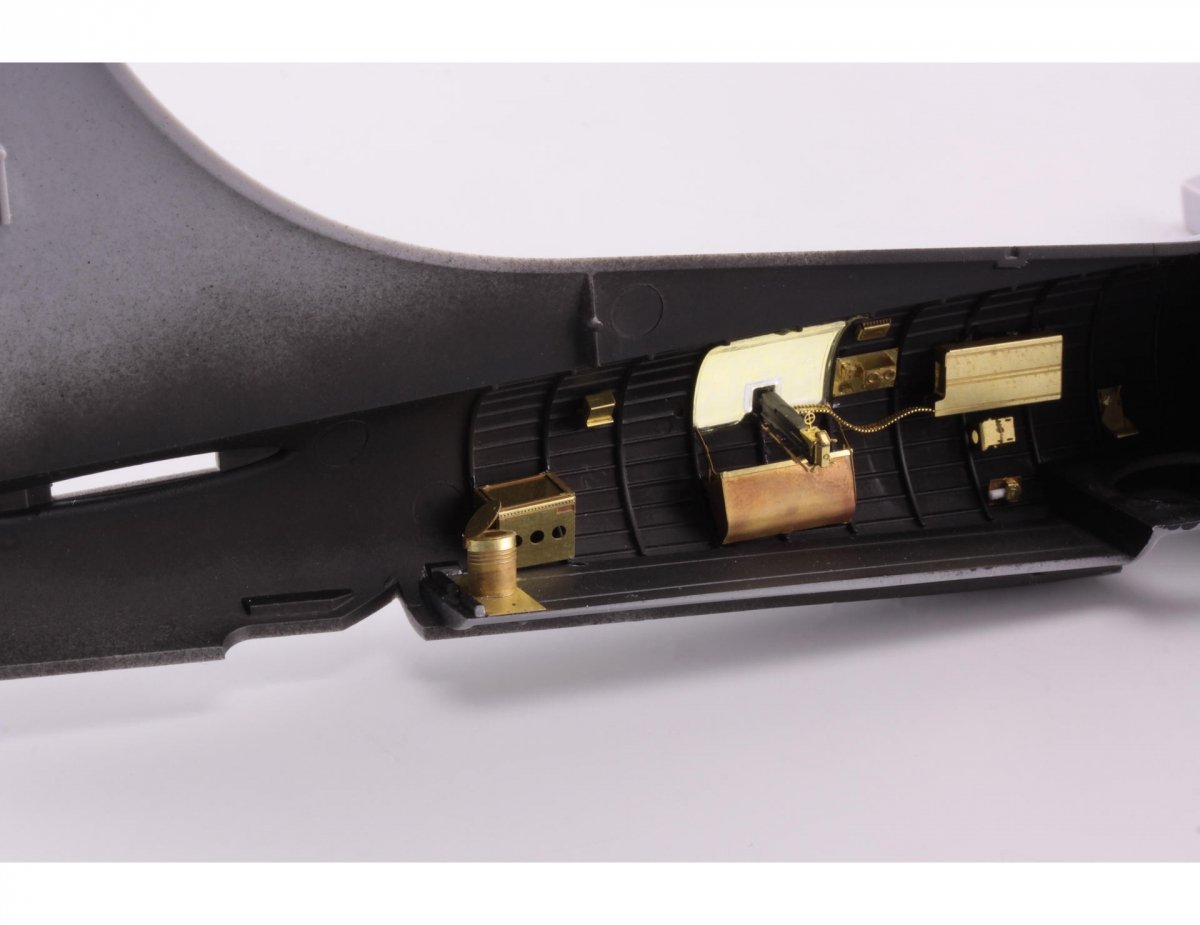Eduard 73569 B-17G rear interior AIRFIX 1/72 – immagine 3