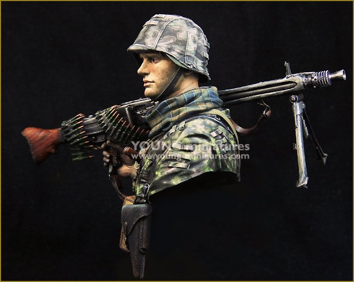 Young Miniatures YM1869 Waffen SS Young Machine Gunner 1944 1/10 – zdjęcie 3