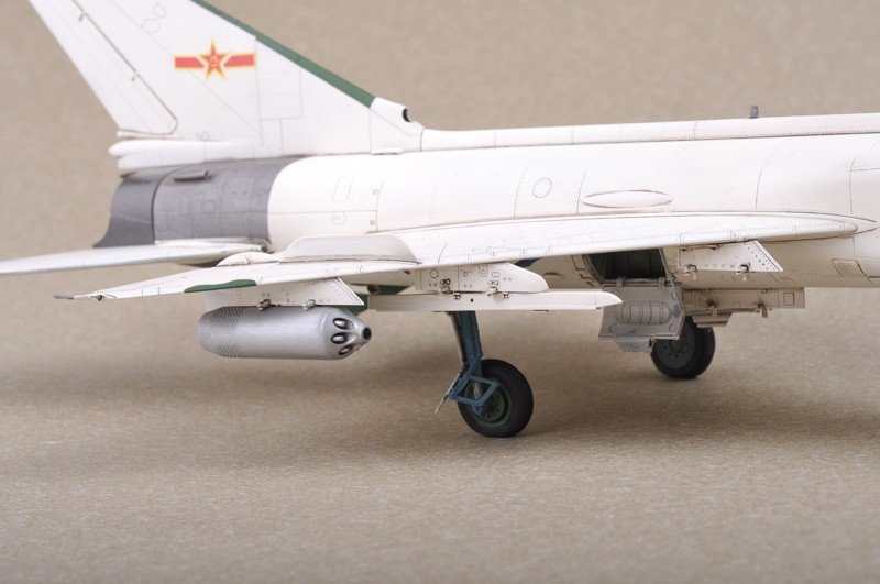 Trumpeter 02846 J-8D Finback 1/48 – imagen 12