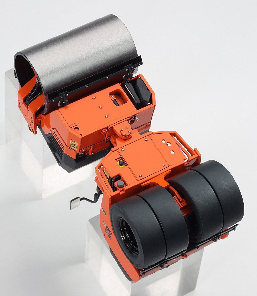Hasegawa WM02 HITACHI VIBRATORY COMBINED ROLLER ZC50C-5 1/35 – Bild 4
