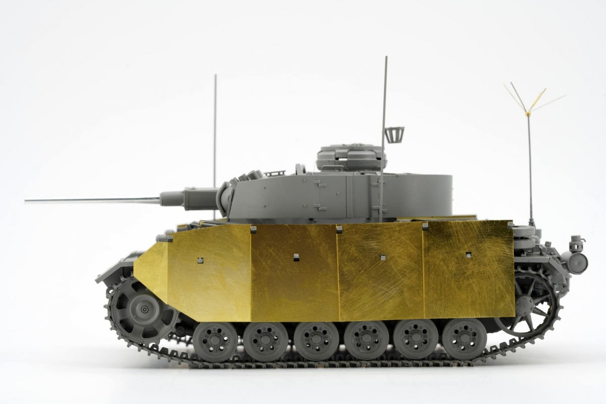 Border Model BT-048 Pz.Bef.Wg.III Ausf.K 2in1 w/Schürzen 1/35 – Bild 3