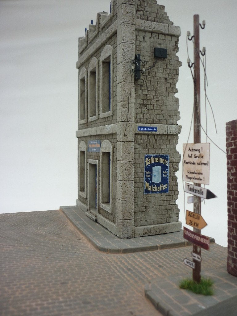 RT-Diorama 35197 Diorama-Base: &amp;quot;Street Corner&amp;quot; 1/35 – Bild 3