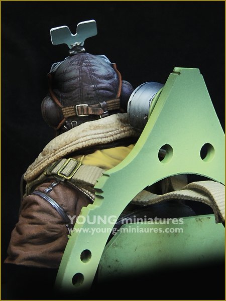 Young Miniatures YM1868 RAF Spitfire Mk.l Pilot WWll 1/10 – Bild 5