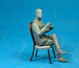 Copper State Models F32-050 French airman coffee with croissant 1/32 – Bild 2