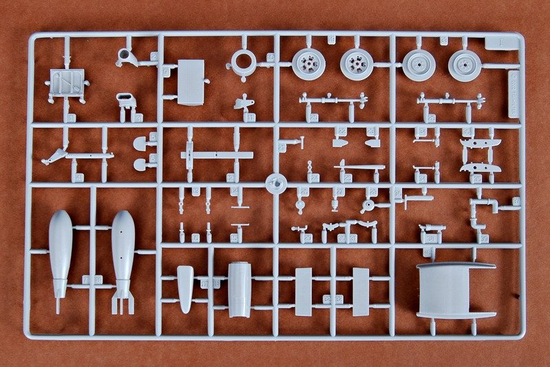 Trumpeter 02413 Spitfire MK.VI 1/24 – immagine 15