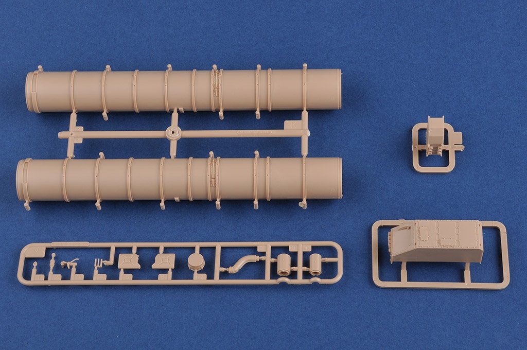 Hobby Boss 85511 Russian KrAZ-260B Tractor with 5P85TE TEL S-300PMU 1/35 – zdjęcie 3