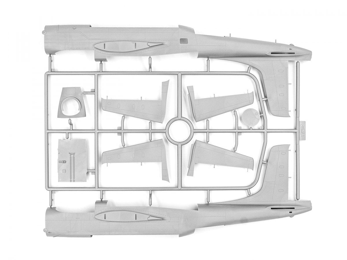 ICM 48280 B-26K with USAF Pilots &amp;amp; Ground Personnel 1/48 – immagine 13