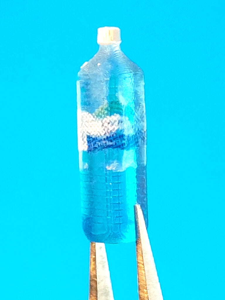 Point de non-retour 3524050 Bouteille en plastique (type I, bleue et transparente) 1/35 – image 12