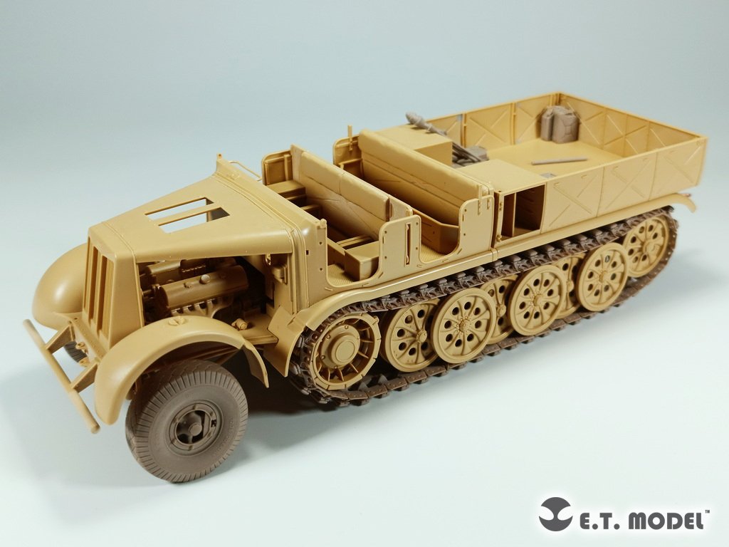 E.T. Model P35-062 WWII German Sd.Kfz.9 18t FAMO Sagged front wheels and Workable Track 1/35 – Bild 7