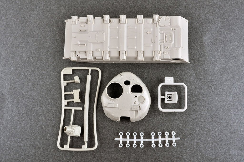 Trumpeter 09601 Soviet Obj.172 T-72 Ural 1/35 – image 5